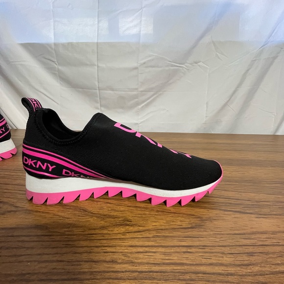 DKNY Abbi Women's Slip on Sneakers Size 9.5M Black Pink PAF 2105 3185129 - Picture 11 of 13
